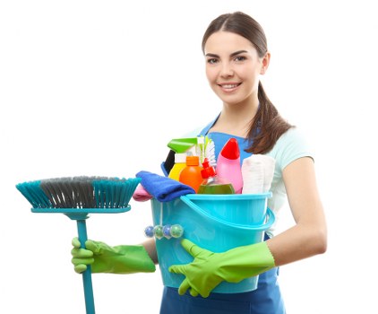 Local oven cleaner in Shoreditch servicing a modern apartment kitchen