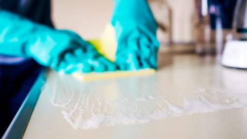 Professional cleaning company in Shoreditch working in a modern apartment